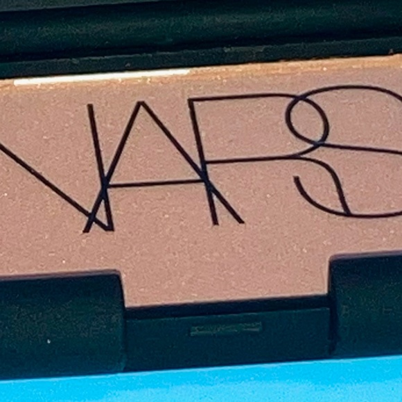 🎀 $14 - LAGUNA Nars Bronzer in Laguna Bronzing Powder .08oz Travel New in Box - Picture 3 of 8